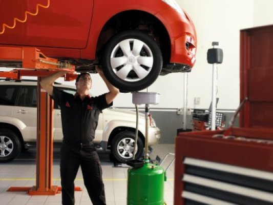 Toyota verifică 240.000 de automobile Prius pentru o posibilă defecţiune la frâne